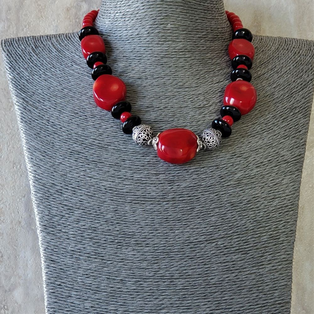 Buy Stunning black red and a blue chunky statement necklace Online. – Odette